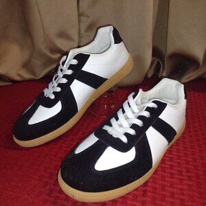 NEW Women’s Edition Black and White Shoes – Size 7